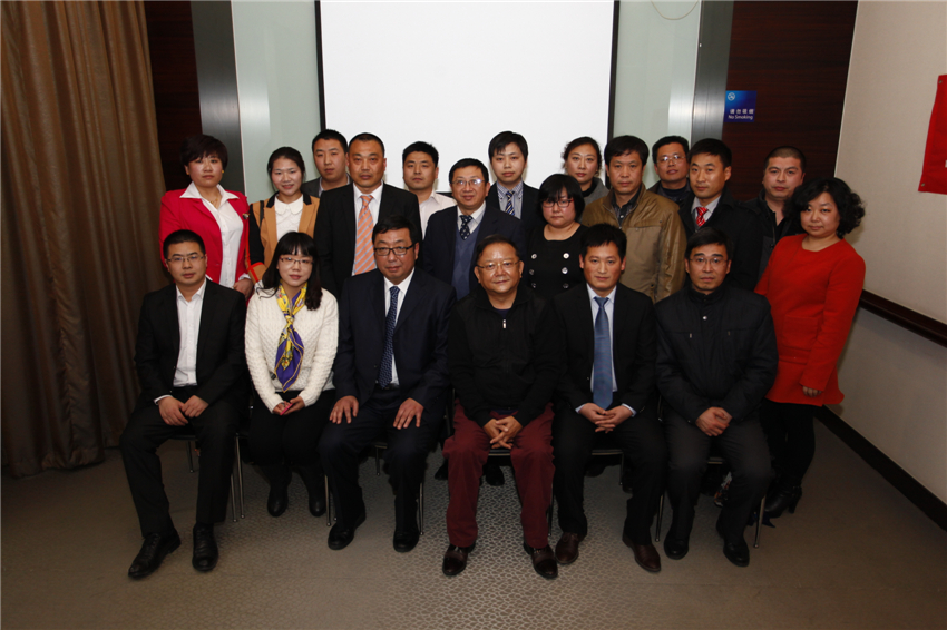 金旗舰散热器签约团队与金旗舰散热器代言人王刚